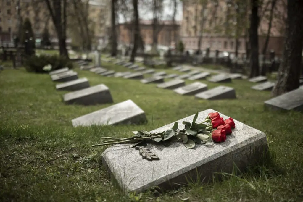 Image: Gravestone with flowers